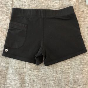 Lululemon Short 3” with pocket